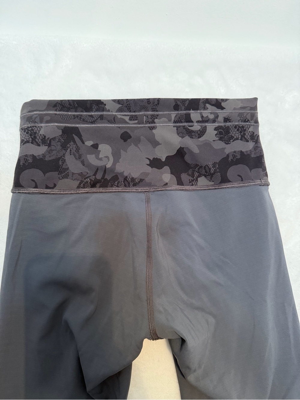 Lululemon Wunder Under High-Rise Tight 28" *Lace Camo - Size 6 - Picture 12 of 13